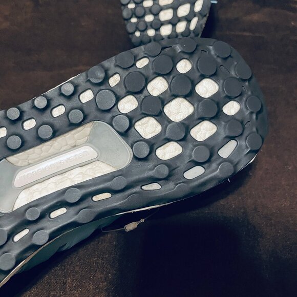 Adidas Ultraboost Ultra boost light blue parley 11 US womens excellent condition - Picture 8 of 9